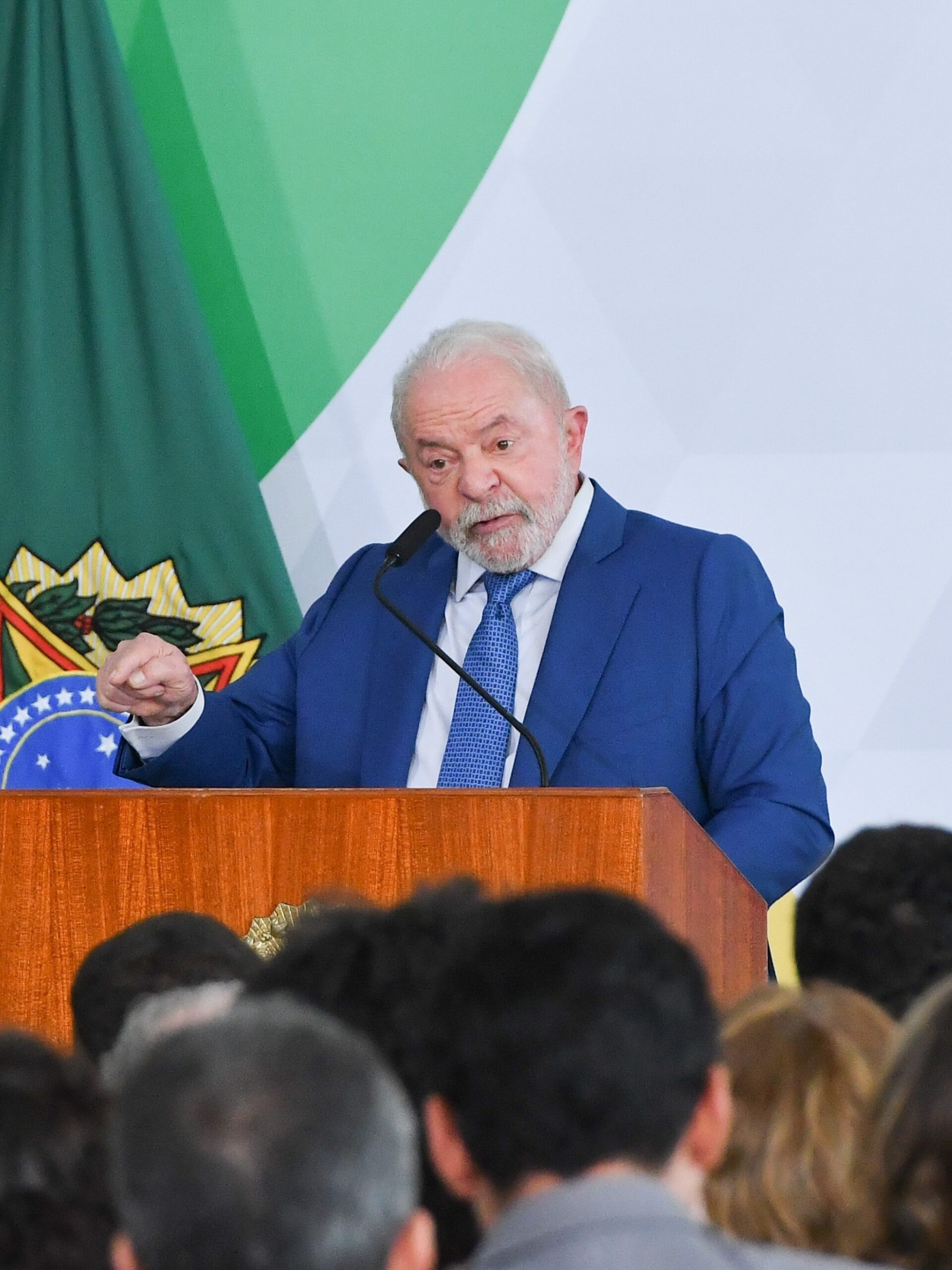 Lula anuncia aumento de 40 para bolsas Capes e CNPq a partir de março