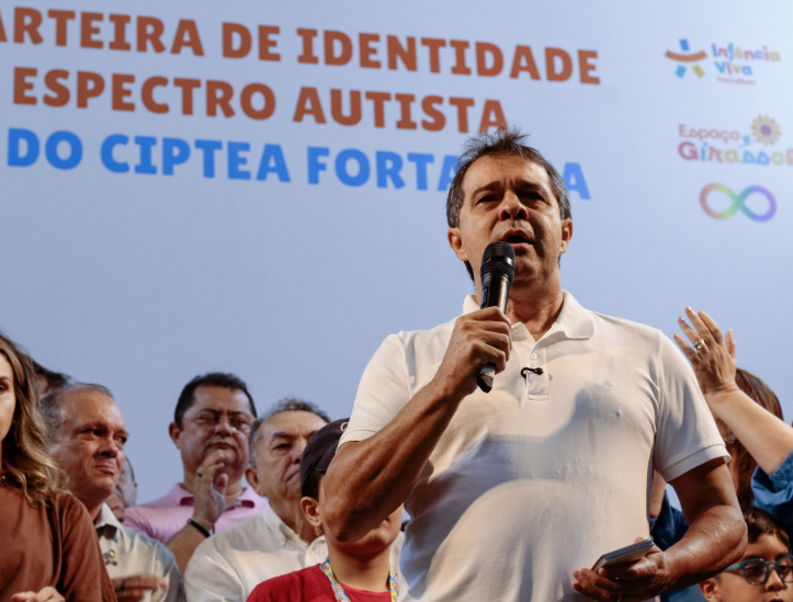 Evandro Leitão entrega carteiras TEA e lança Espaço Girassol