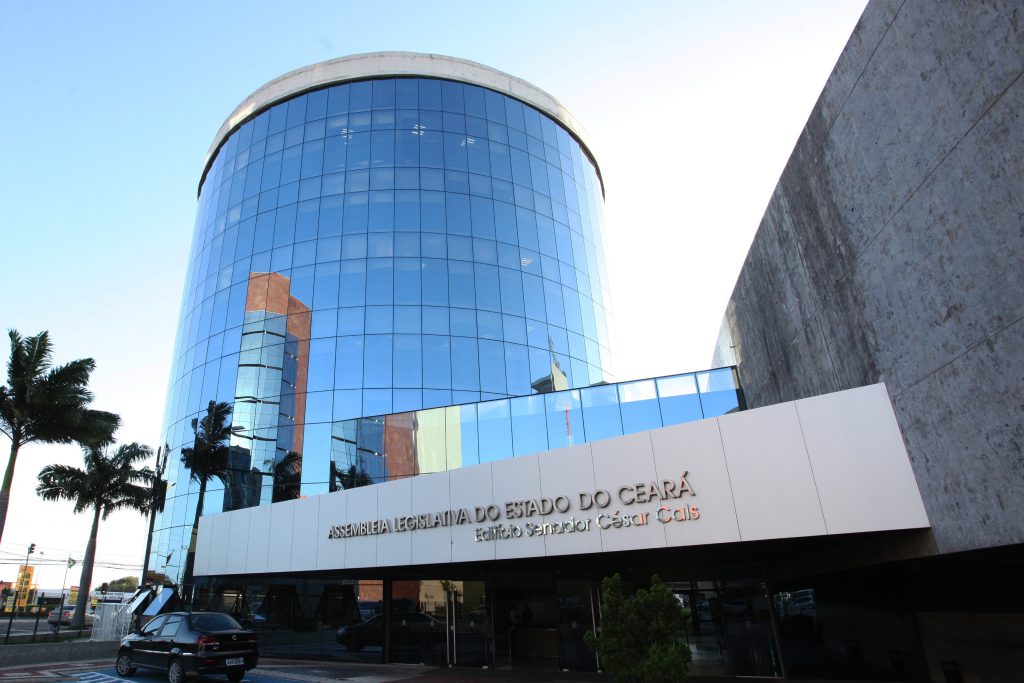 Alece discute regulamentação da inteligência artificial em audiência