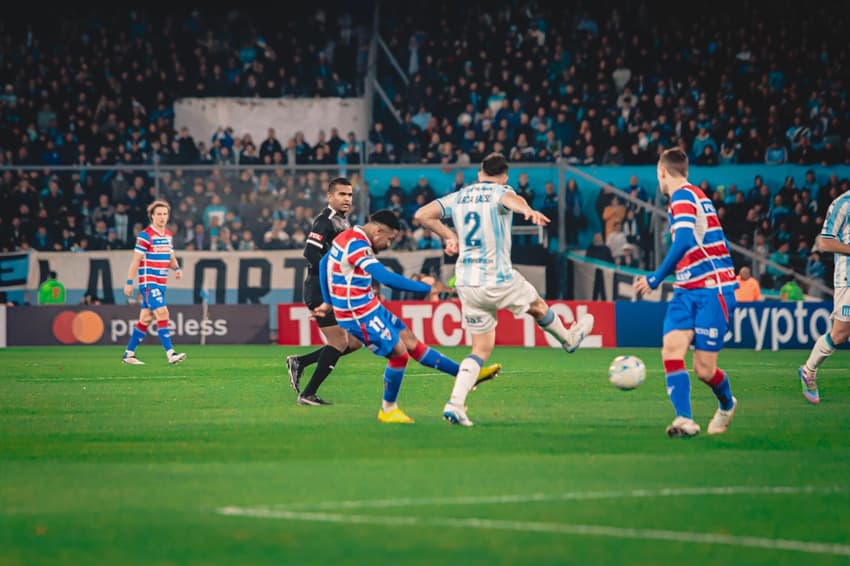 Fortaleza perde para o Racing, mas avança na Libertadores