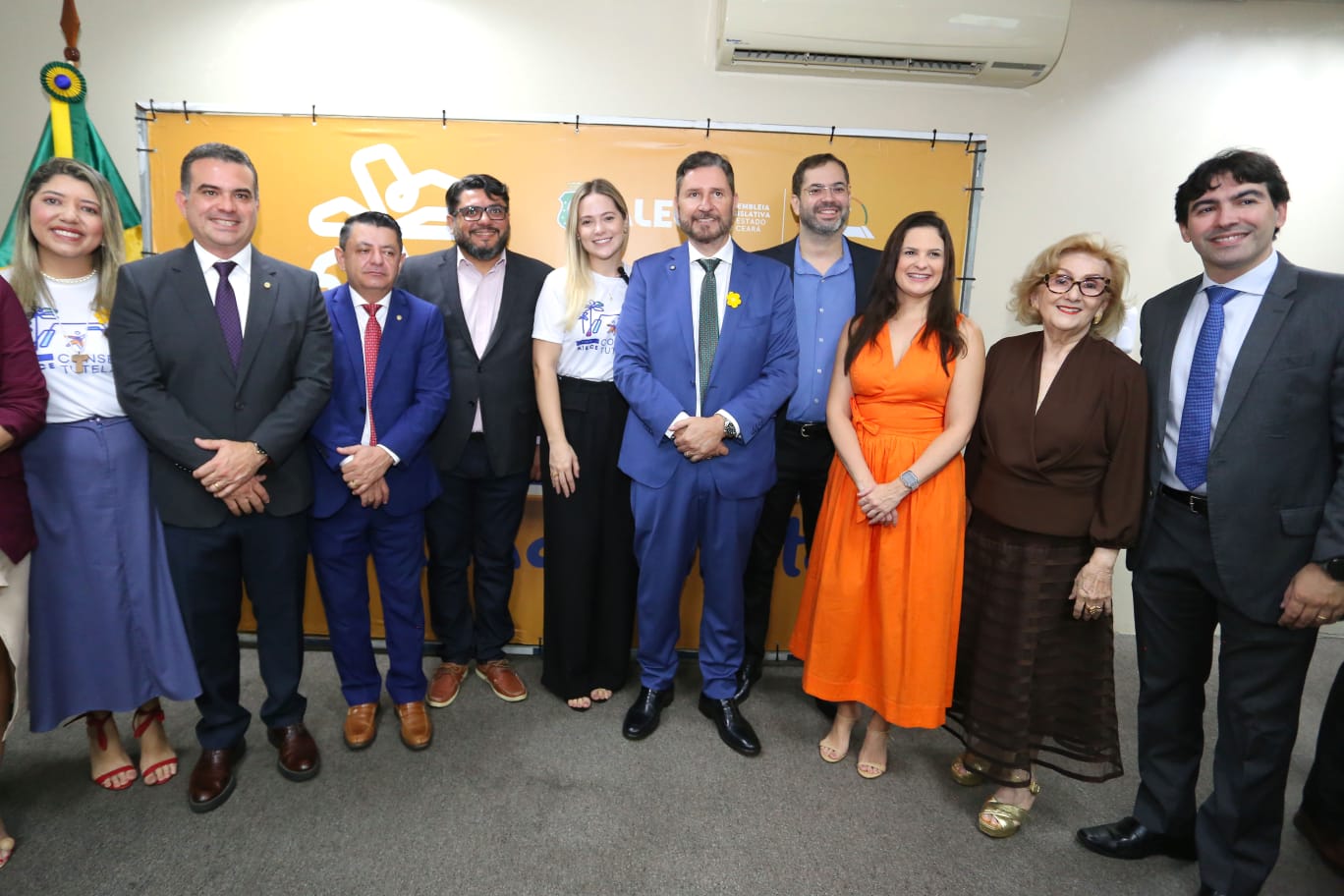 Alece homenageia Conselhos Tutelares do Ceará com selo de reconhecimento