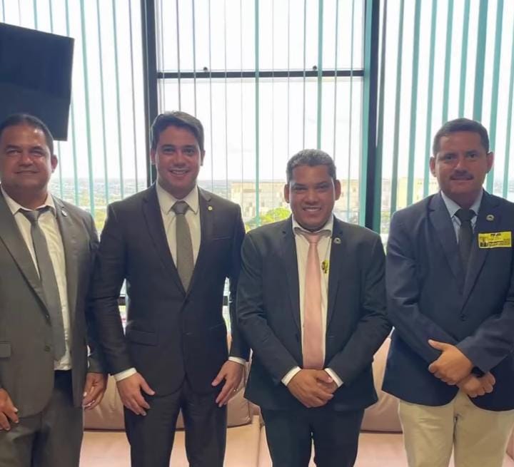 Junior Mano recebe mais de 50 prefeitos em seu gabinete em Brasília