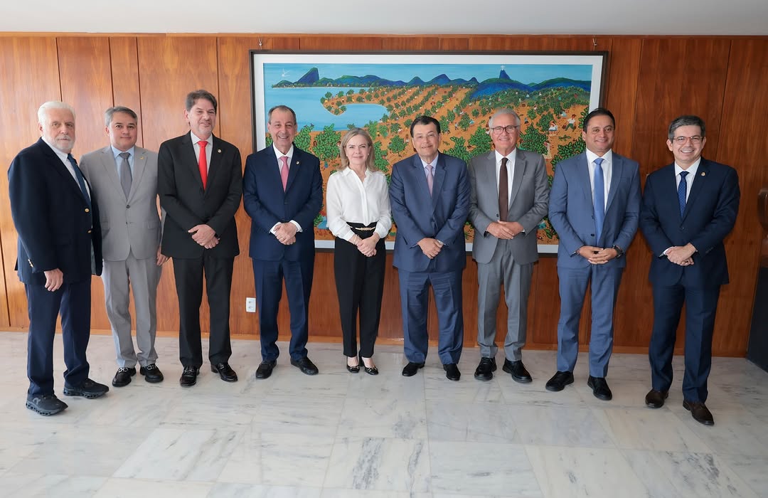 Cid Gomes participa de reunião com líderes e ministra Gleisi Hoffmann