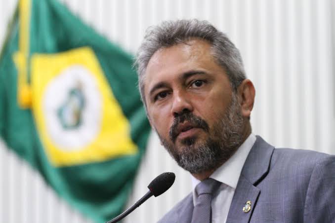 Governo convoca 35 novos professores para a Uece