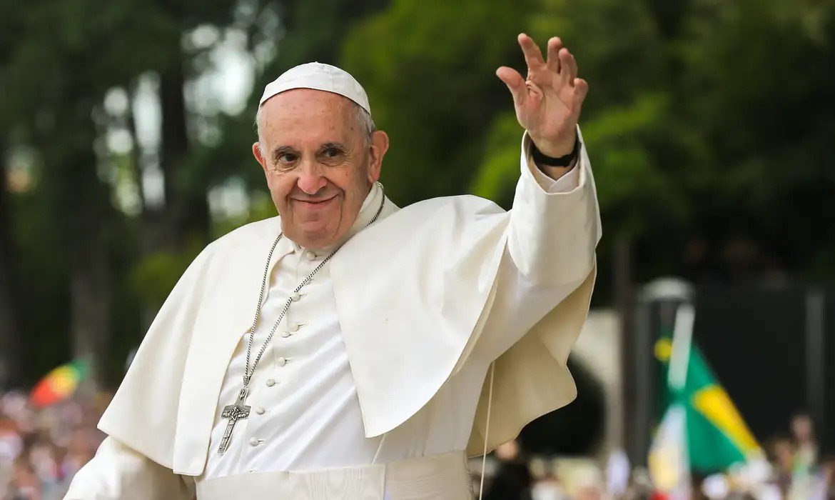 Alece homenageia Papa Francisco e Campanha da Fraternidade