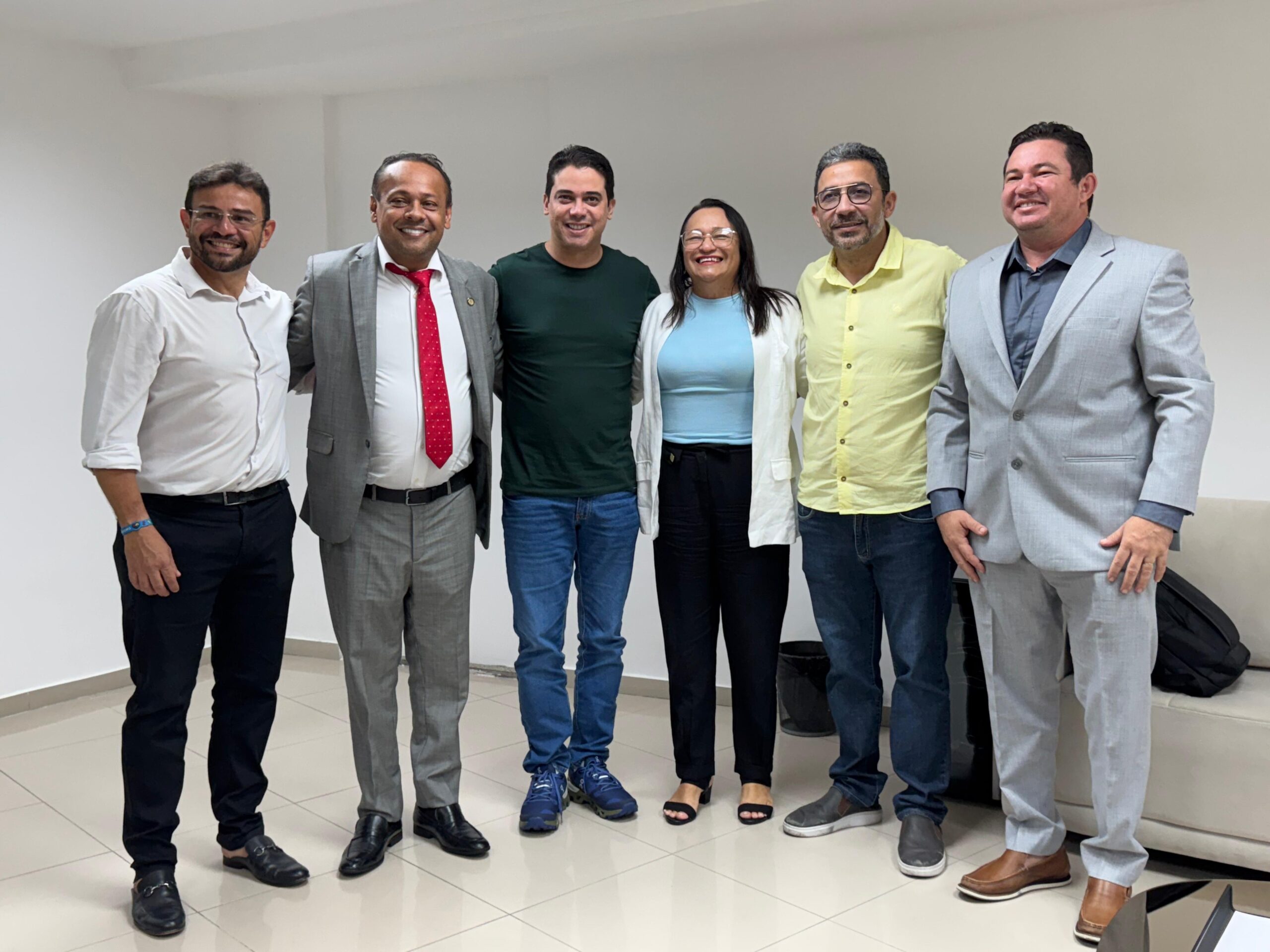 Júnior Mano amplia diálogo com vereadores de Fortaleza