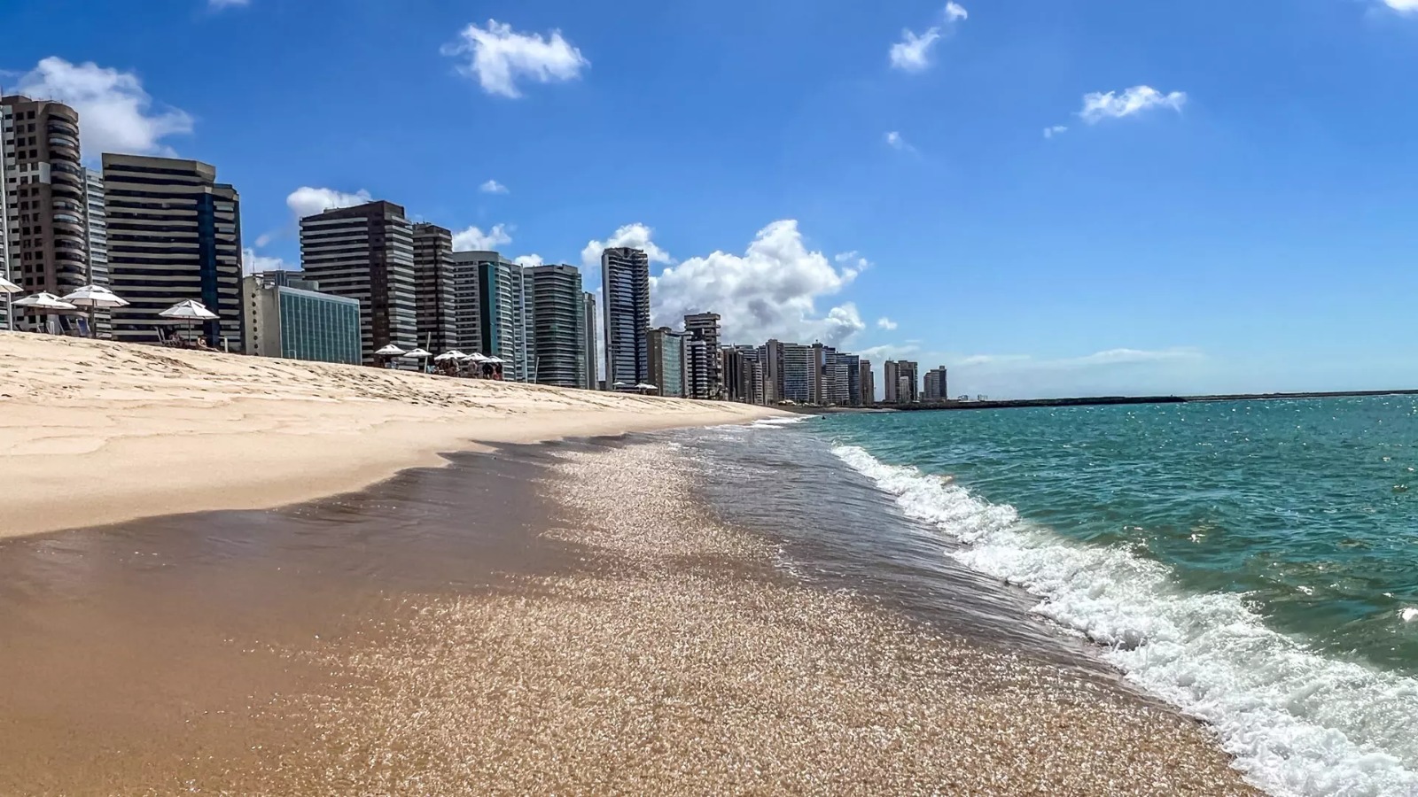 Fortaleza tem 14 trechos de praia próprios para banho neste fim de semana