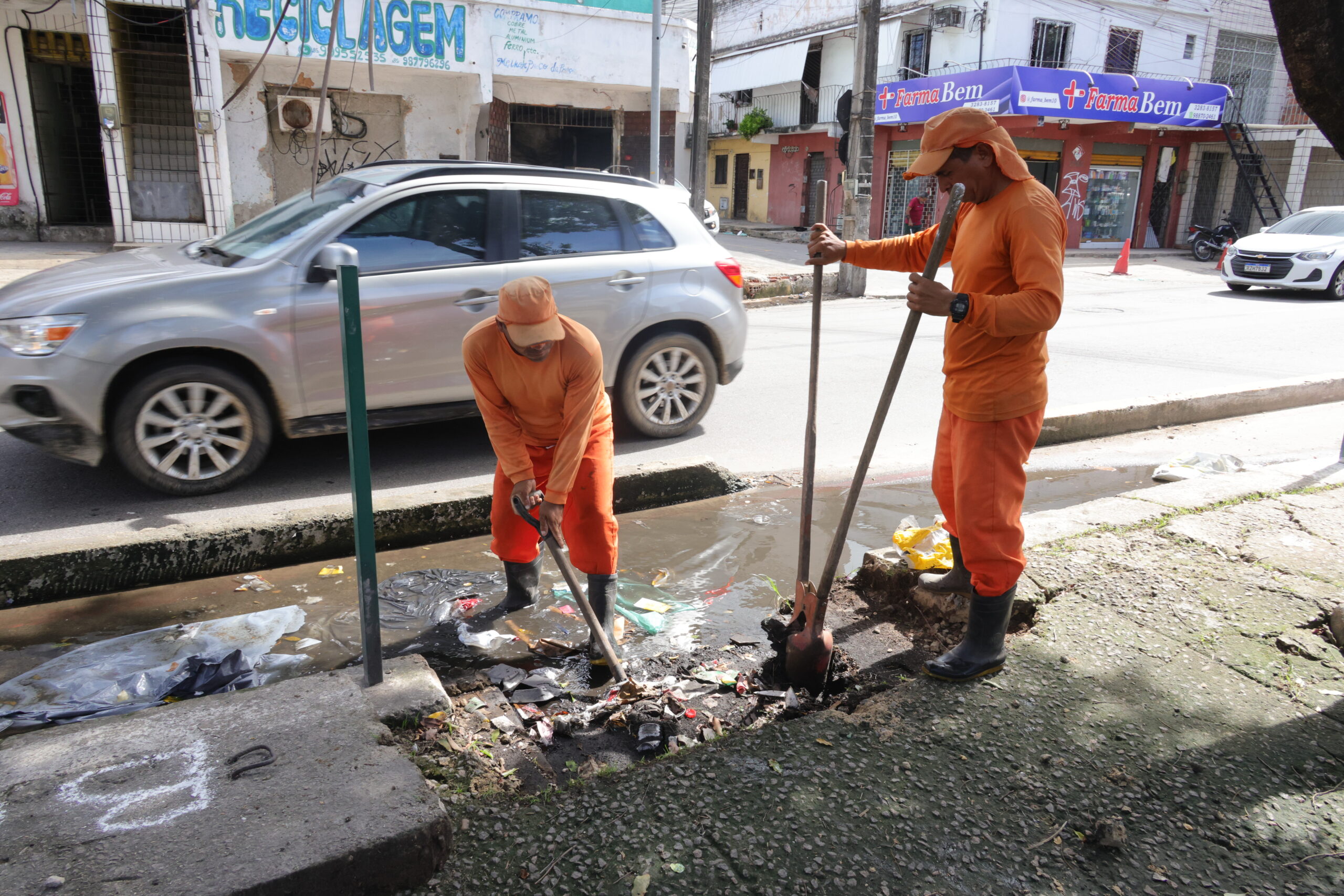 Operação Capital Limpa e Ordenada intensifica limpeza em avenidas de Fortaleza