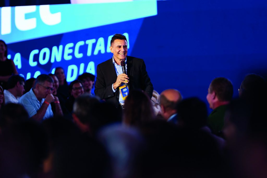 Feira da Indústria Fiec debate inovação e desenvolvimento econômico