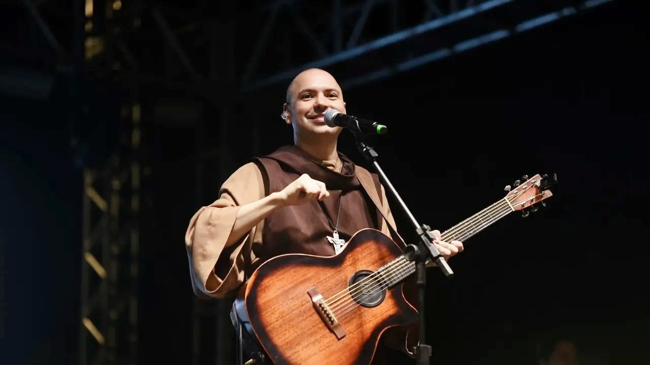 Frei Gilson receberá título de cidadão cearense na Alece