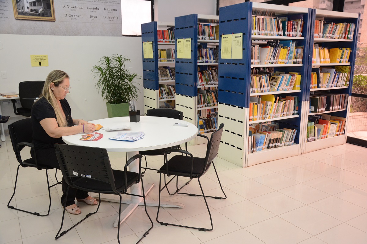Câmara de Fortaleza arrecada livros para criação de biblioteca itinerante