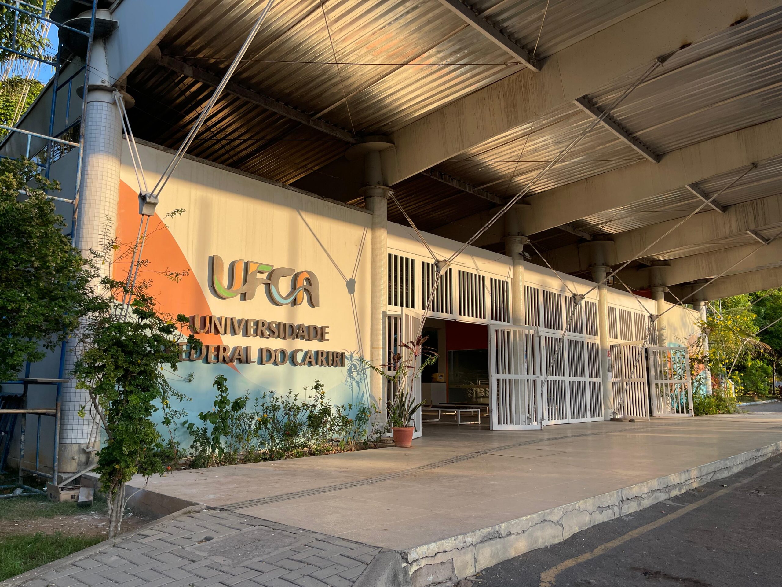 UFCA oferta concurso público para professor com salários de até R$ 15 mil