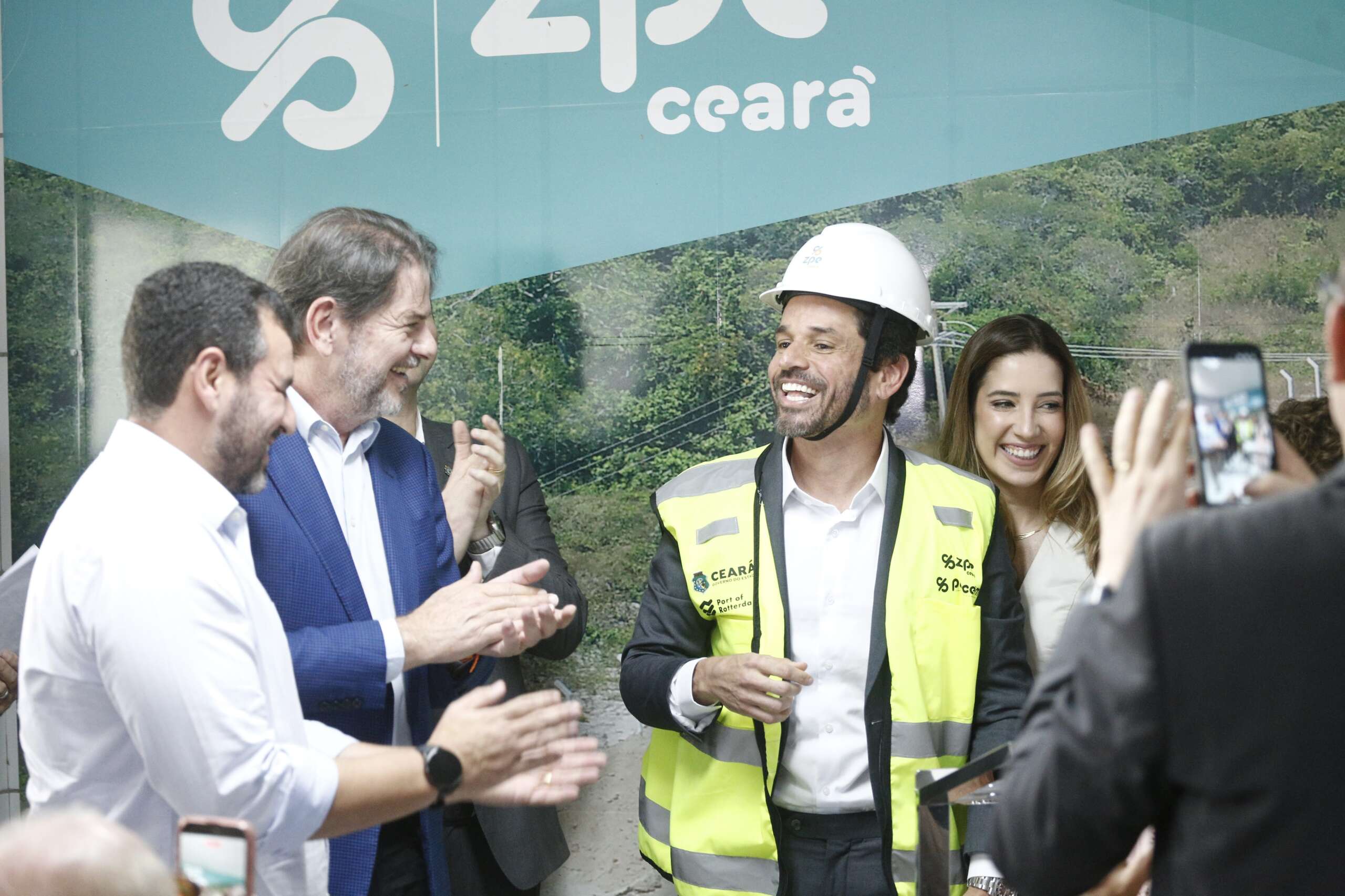 Rafael Sá toma posse como presidente da ZPE Ceará em cerimônia com autoridades