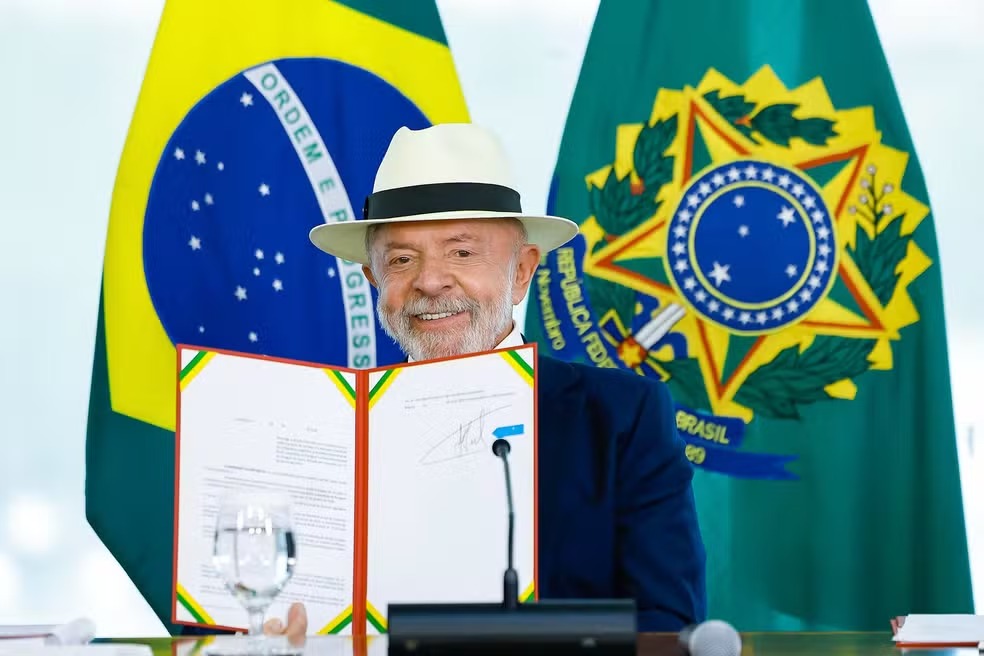 Lula assina decreto que confirma acordo UE-Mercosul