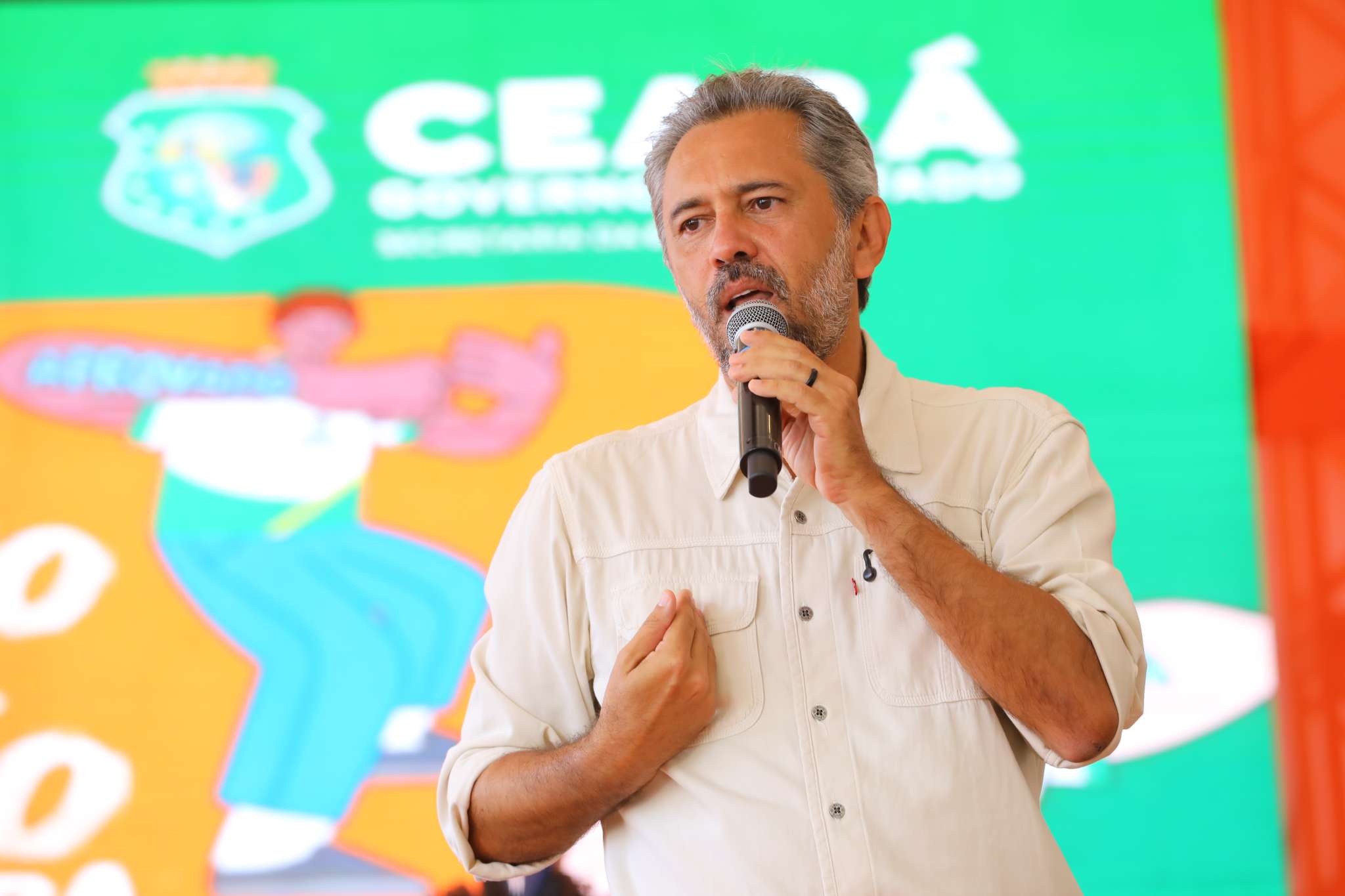 Elmano destaca avanço da educação ao anunciar 27.690 aprovações no ensino superior
