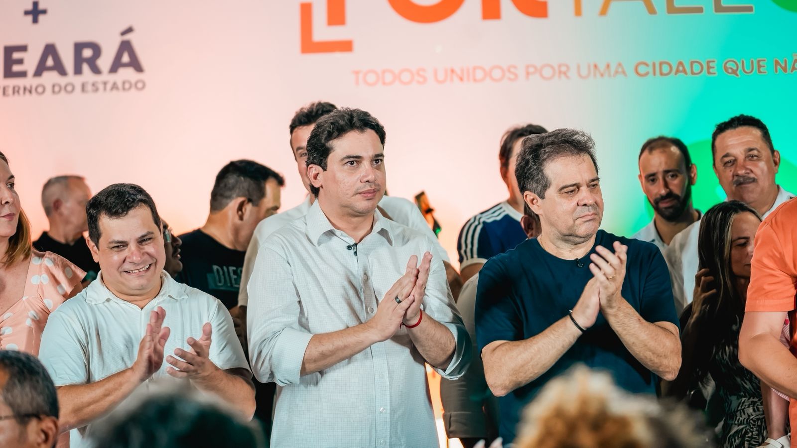 Júnior Mano entrega praça requalificada com Evandro Leitão e anuncia novos recursos