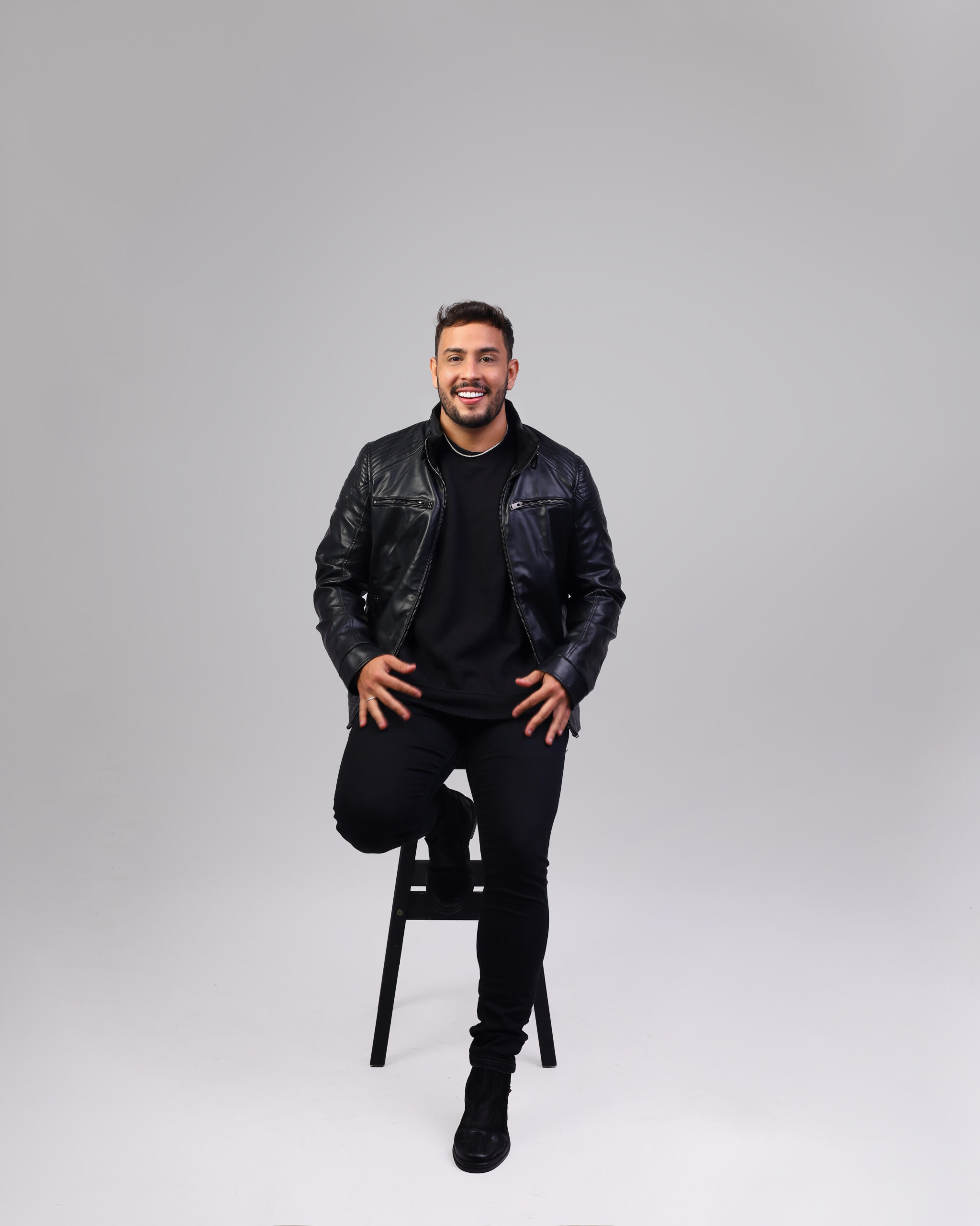 Litto Lins, o “Raio”, grava primeiro DVD da carreira em Fortaleza com show aberto ao público e participações especiais de Matheus Fernandes, Mariana Fagundes e outros