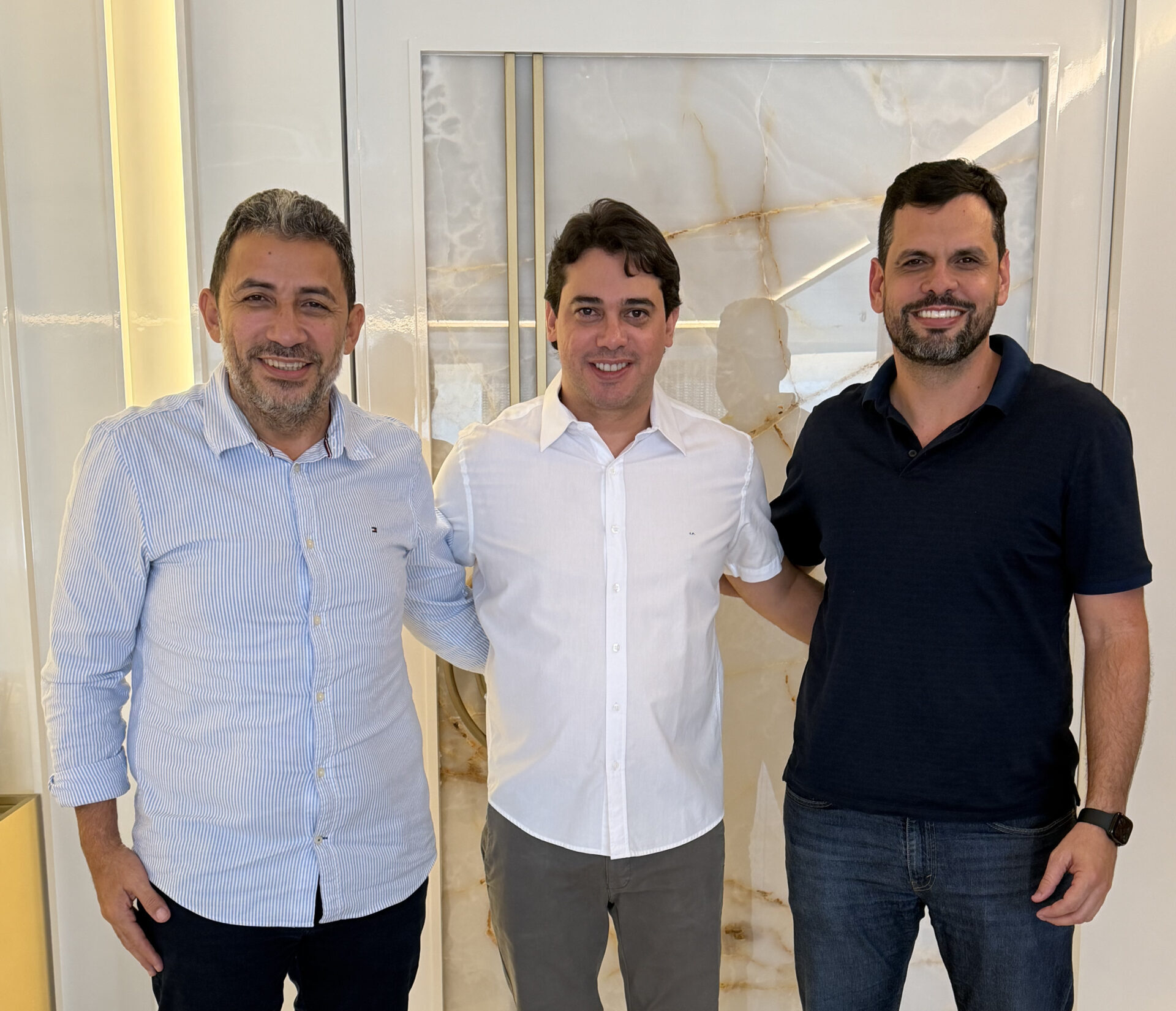 Emanuel Acrísio e Dr. Gerônimo articulam aliança com Junior Mano para eleições de 2026