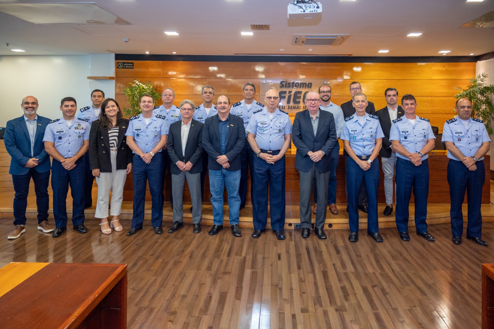 Presidente da FIEC recebe comitiva da FAB na Casa da Indústria