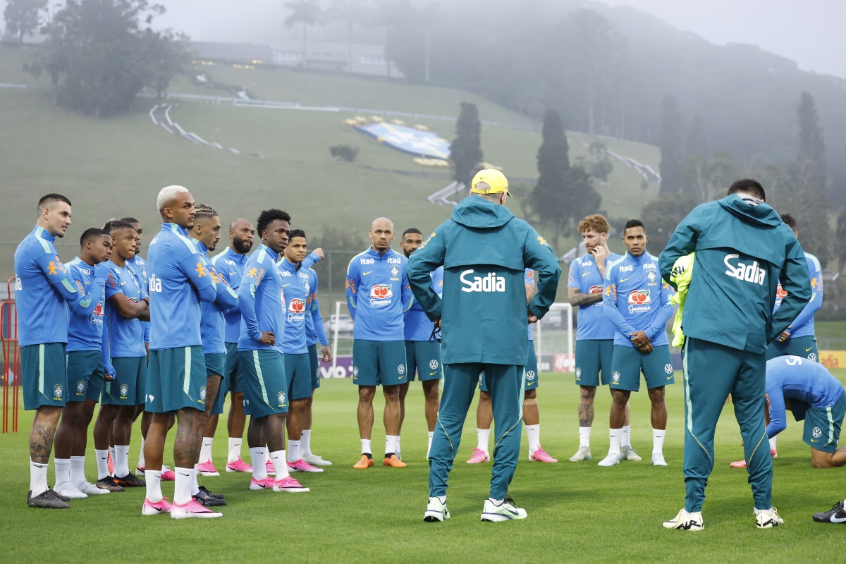 Seleção Brasileira inicia treino sem Neymar na Granja Comary
