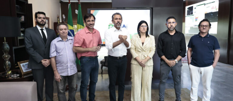 Governo do Ceará anuncia promoção sem titulação para mais de 7.300 professores da rede