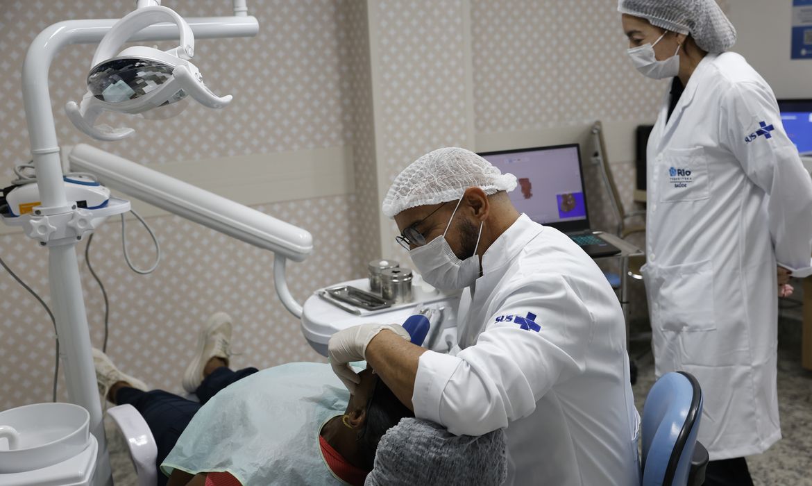 Comissão do Senado aprova novo piso para médicos e dentistas
