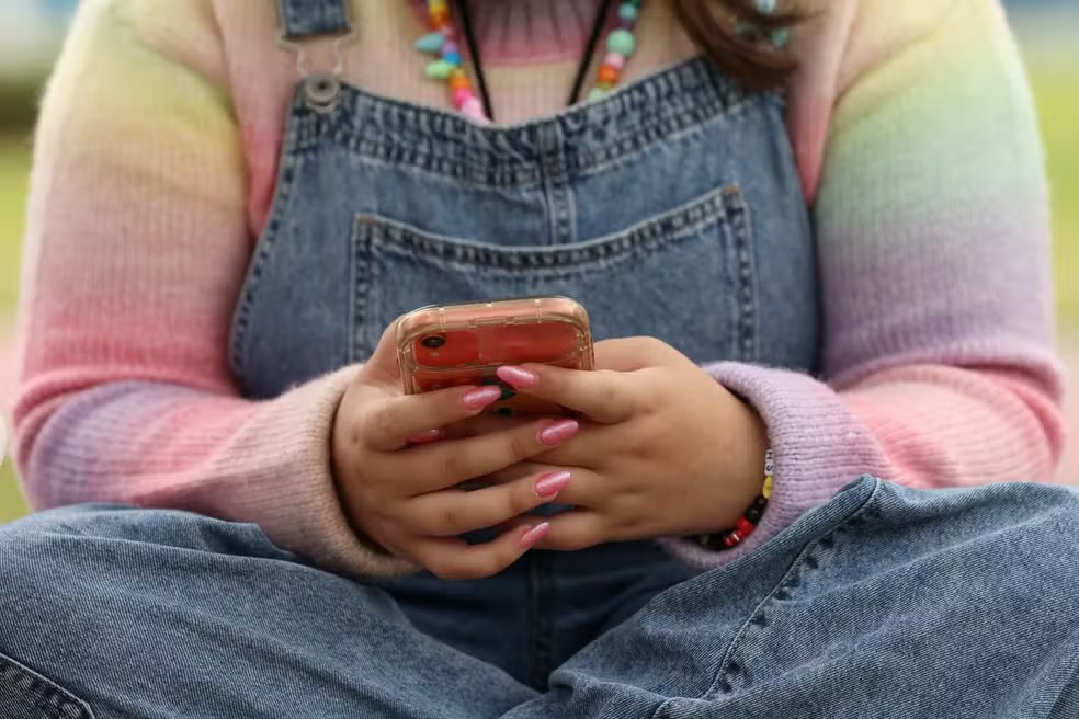 Reino Unido anuncia proibição de redes sociais para menores de 16 anos