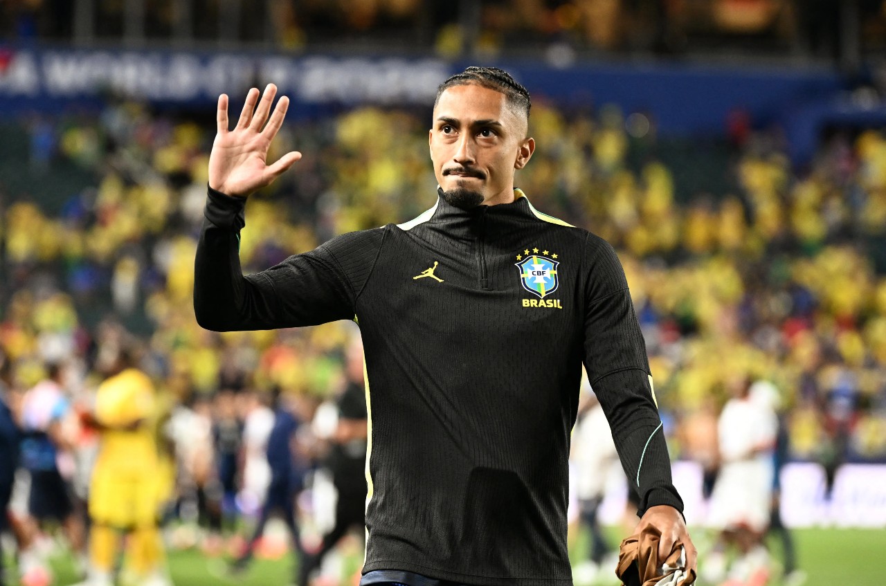 Seleção atualiza situação de Raphinha após lesão e o mantém no grupo da Copa