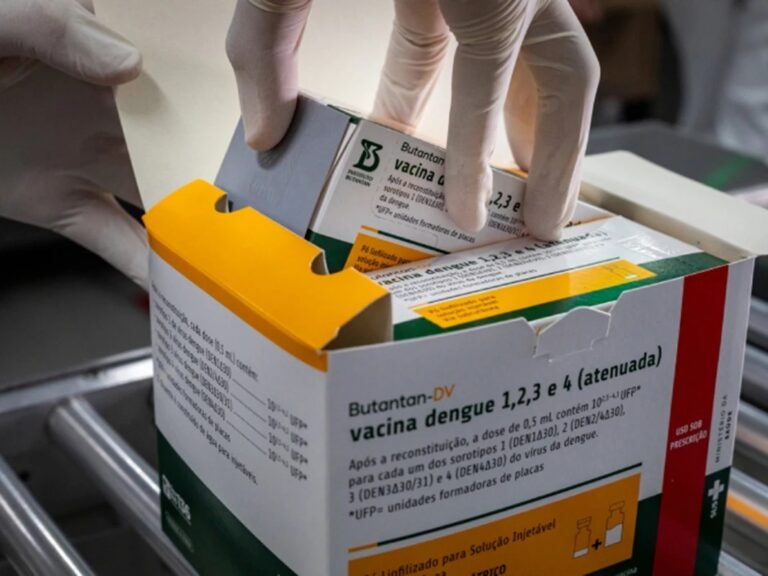 Ministério da Saúde suspende vacina da dengue do Butantan após suspeitas de duas mortes