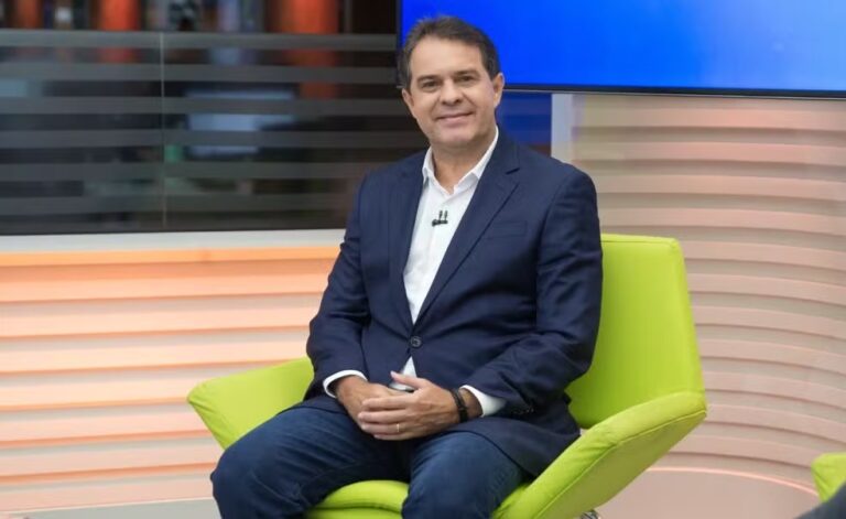 Evandro Leitão anuncia antecipação do 13º salário para servidores de Fortaleza