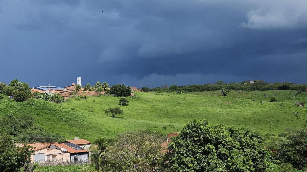 Frente fria mantém previsão de chuva no Ceará; confira previsão