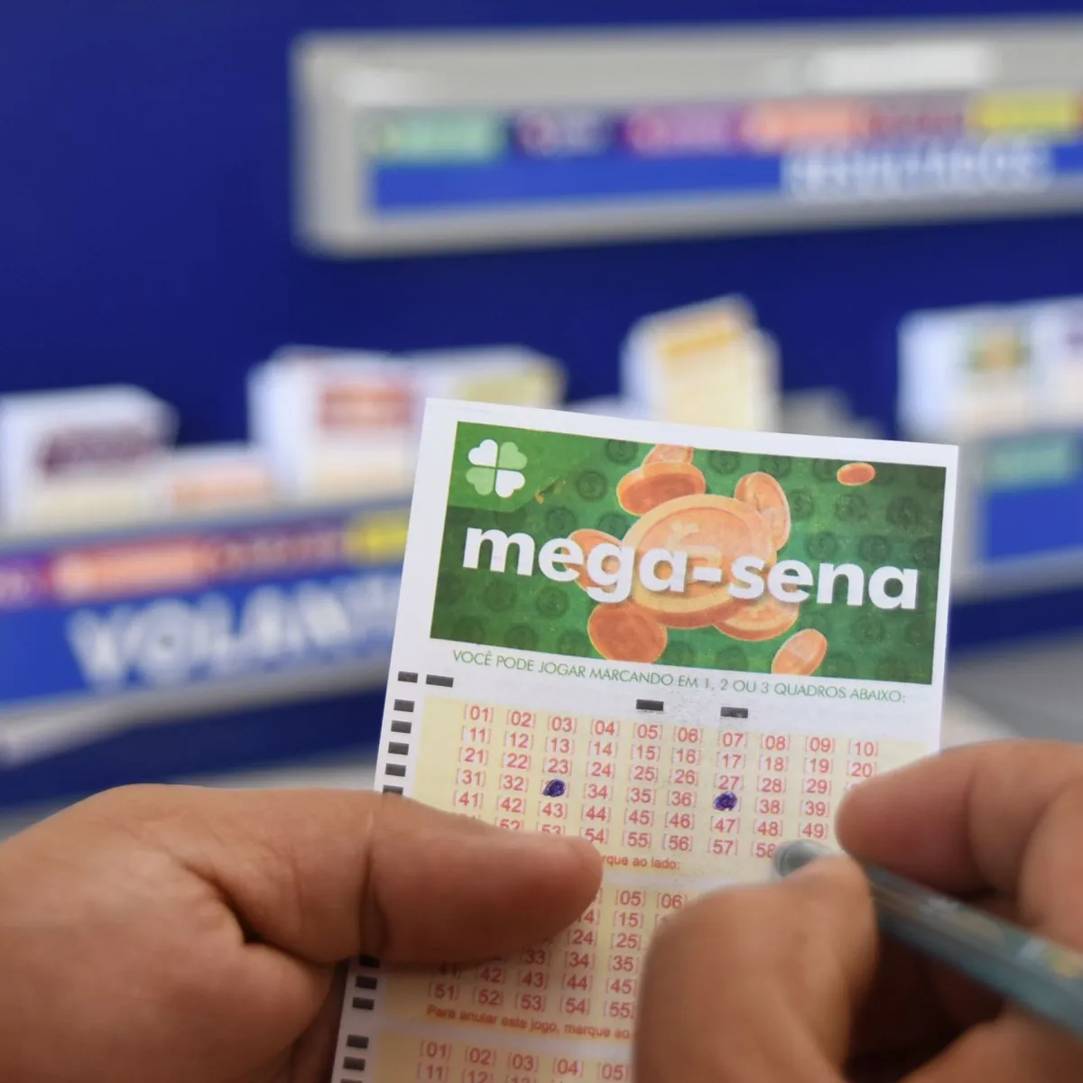 Mega Sena acumula e pode pagar R$ 100 milhões neste domingo