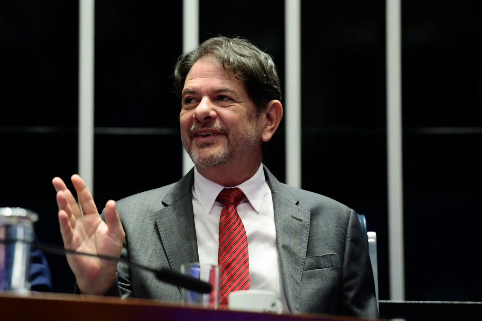 Cid Gomes lidera corrida ao Senado no Ceará
