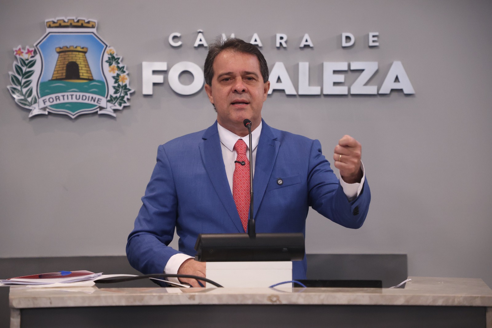 Evandro Leitão promete zerar fila de creches até 2027