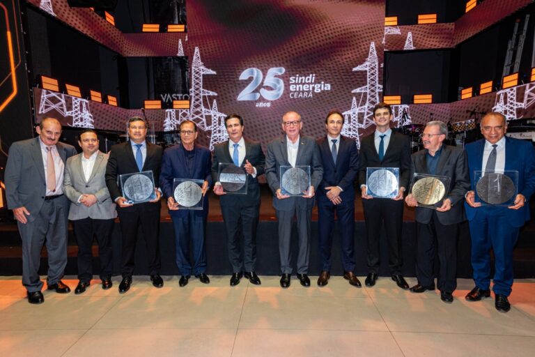 Sindienergia celebra 25 anos e homenageia lideranças do setor energético cearense