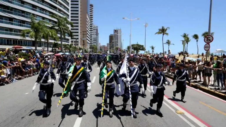 Desfile de 7 de Setembro reúne multidão em Fortaleza