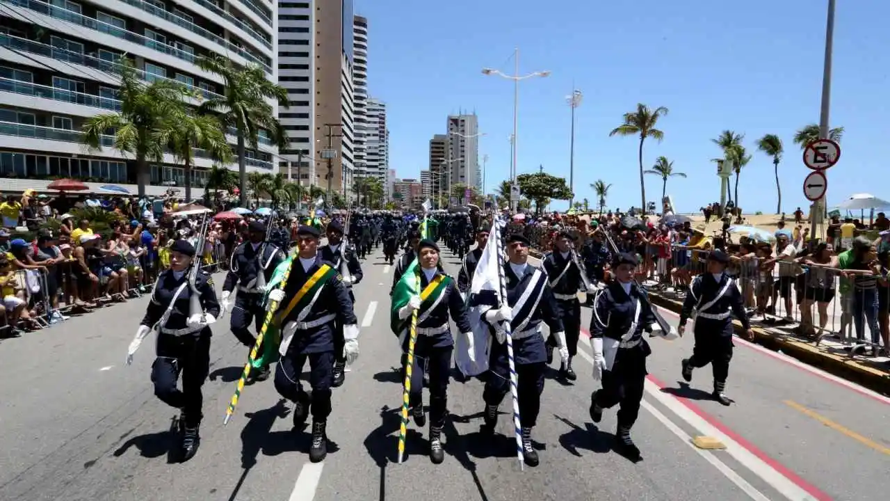 Desfile de 7 de Setembro reúne multidão em Fortaleza