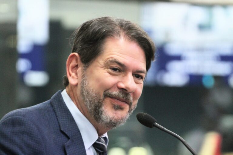 Cid Gomes lidera corrida ao Senado no Ceará, diz pesquisa Focus/AtlasIntel