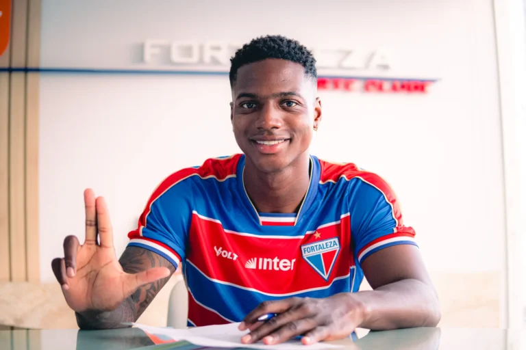 Fortaleza anuncia atacante colombiano Juan Cantillo como novo reforço para o ataque
