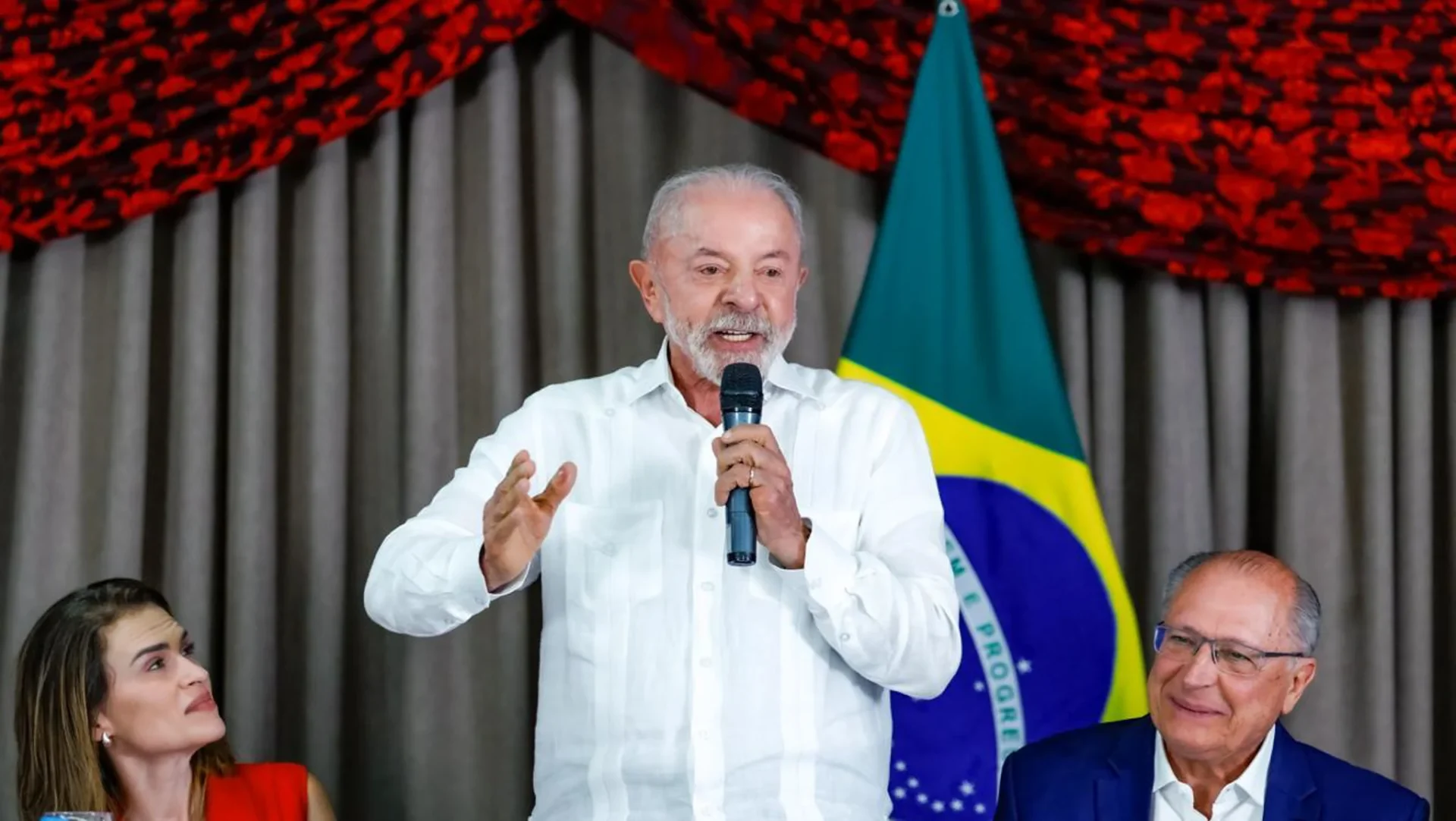Lula anuncia pacote com perdão de dívidas e benefícios para MEIs