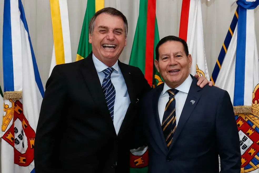 Ex-vice de Bolsonaro, General Mourão votou contra o fim da 6×1